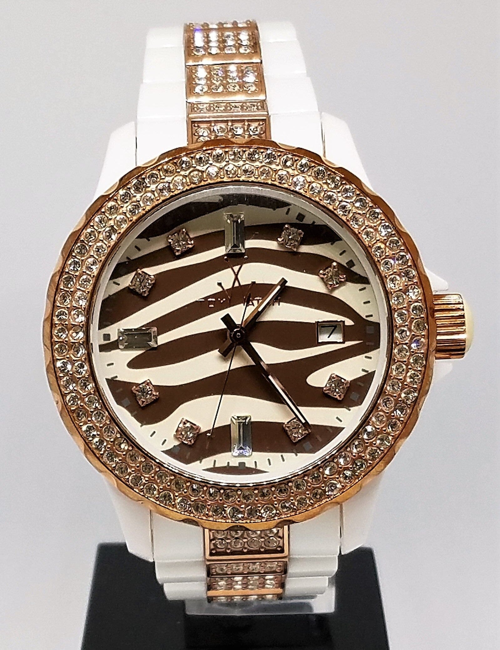 Toy Watch Safari Zebra White unisex watch with rose stone bracelet, featuring a playful zebra pattern and stylish design.